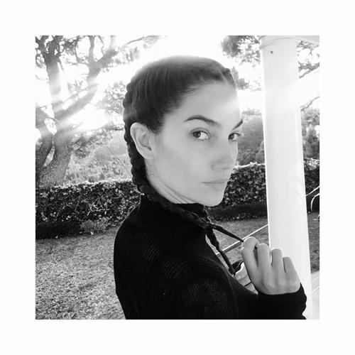 Lily Aldridge taking a selfie