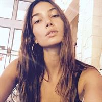 Lily Aldridge taking a selfie