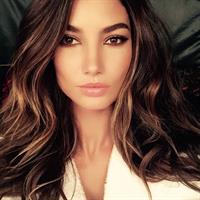 Lily Aldridge taking a selfie