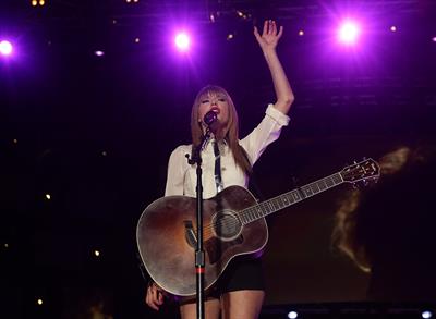 Taylor Swift Capital Radio Summer Time Ball at Wembley Stadium in London - June 9, 2013 