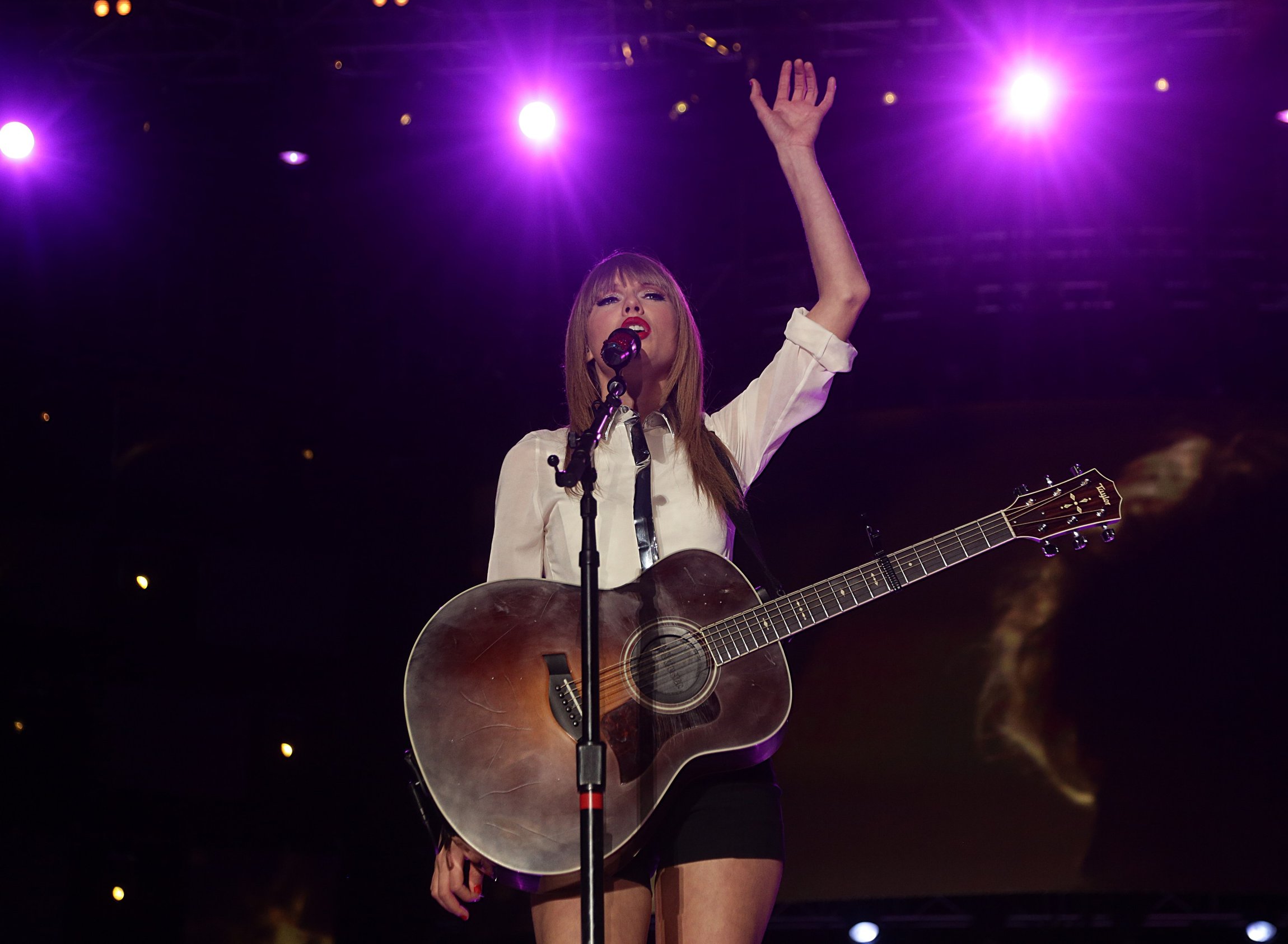 Taylor Swift Capital Radio Summer Time Ball at Wembley Stadium in London - June 9, 2013 