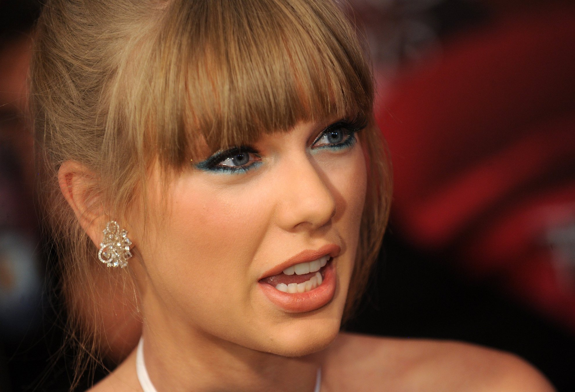 Taylor Swift Fragrance Foundation Awards at Alice Tully Hall in Lincoln Center - New York City - June 12, 2013 