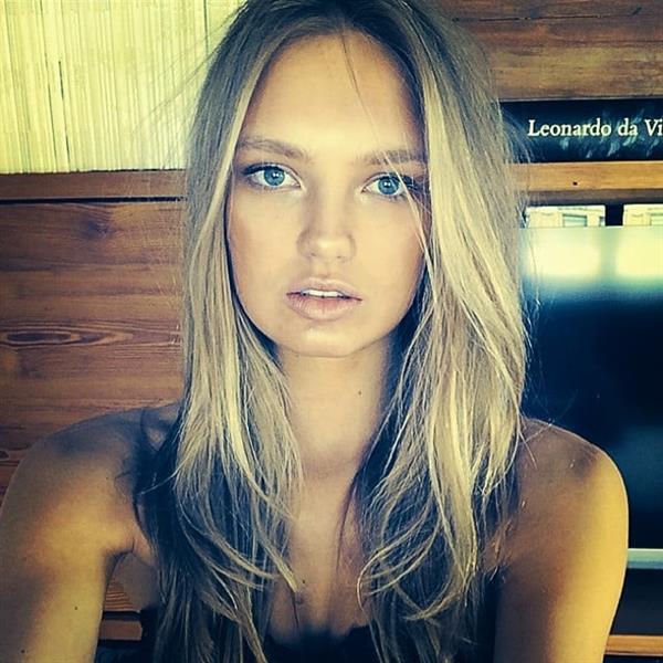 Romee Strijd taking a selfie