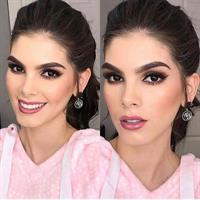 Denisse Franco taking a selfie