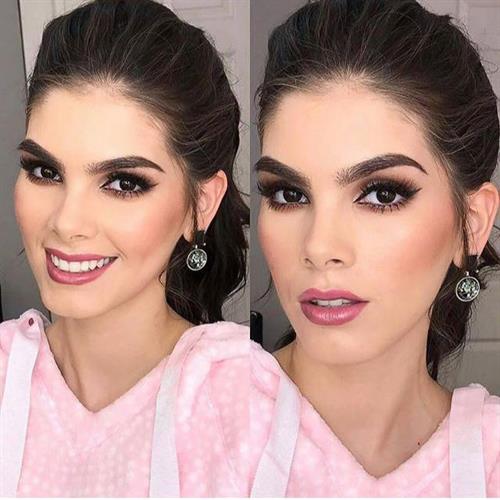 Denisse Franco taking a selfie