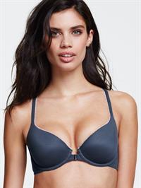 Sara Sampaio in lingerie