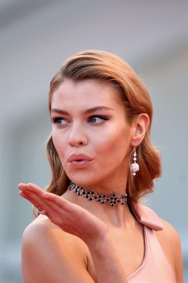 Stella Maxwell