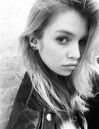 Stella Maxwell taking a selfie