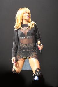 Rihanna performs 'Diamonds World Tour' in Antwerpen (June 5, 2013) 