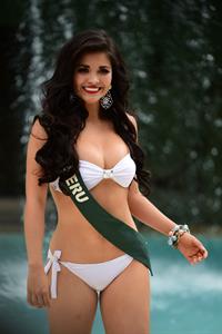 Karen Rojas Bikini Pictures Karen Rojas in a bikini