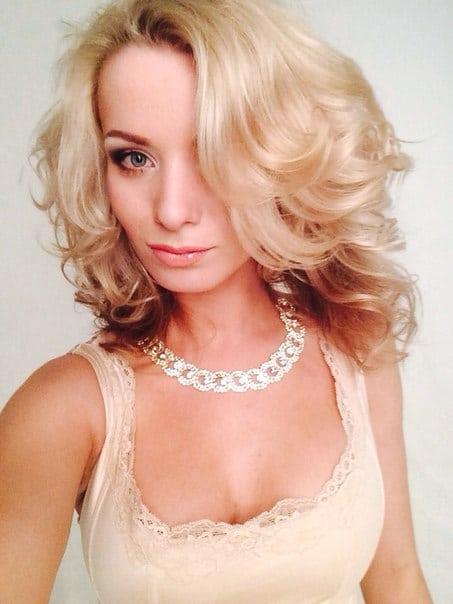 Ekaterina Enokaeva taking a selfie