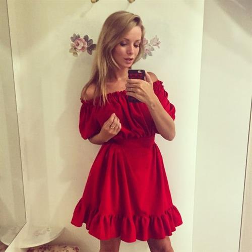 Ekaterina Enokaeva taking a selfie