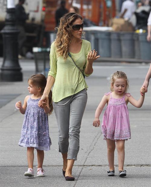 Sarah Jessica Parker Takes a stroll with her twins around the West Village in New York City (May 21, 2013) 