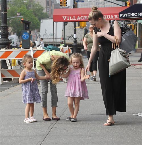 Sarah Jessica Parker Takes a stroll with her twins around the West Village in New York City (May 21, 2013) 