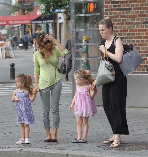 Sarah Jessica Parker Takes a stroll with her twins around the West Village in New York City (May 21, 2013) 