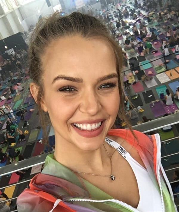 Josephine Skriver taking a selfie