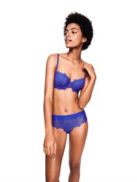 Alécia Morais in lingerie