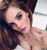 Alexina Graham taking a selfie