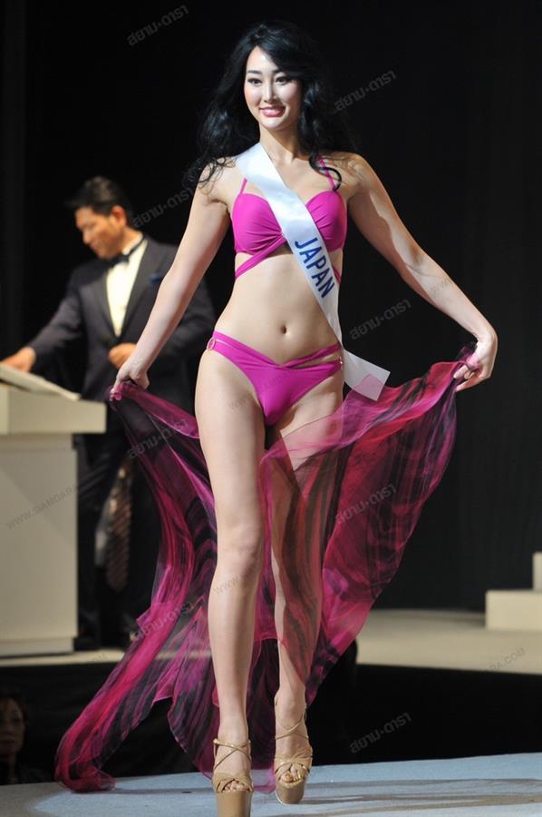 Natsuki Tsutsui in a bikini