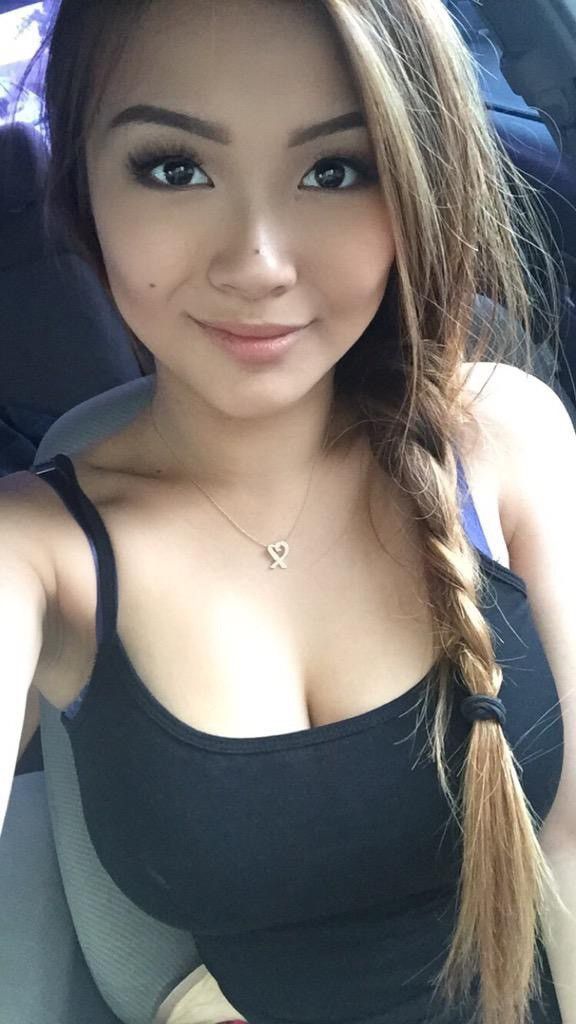 Vicki Li taking a selfie