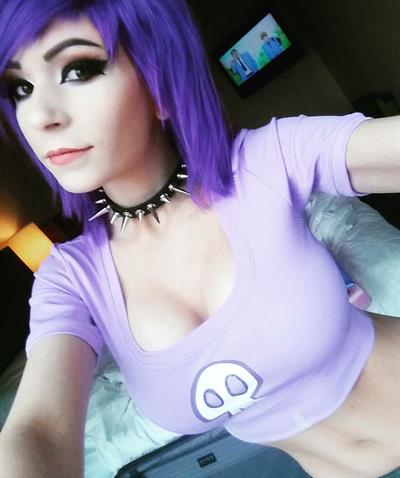 Danielle Beaulieu taking a selfie