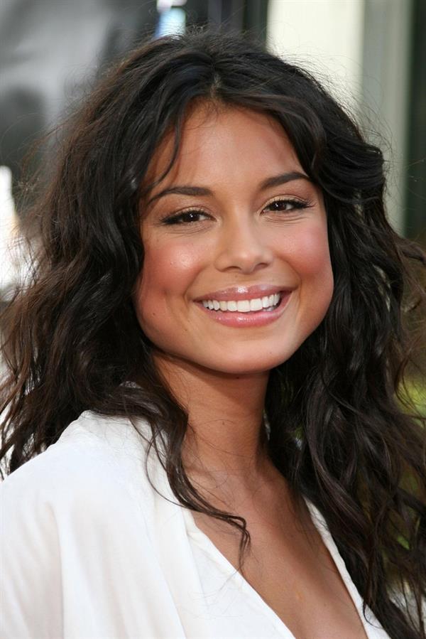 Nathalie Kelley