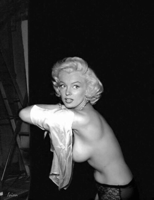 Monroes tits marilyn 