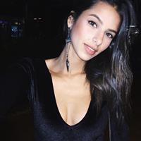 Bruna Lirio taking a selfie