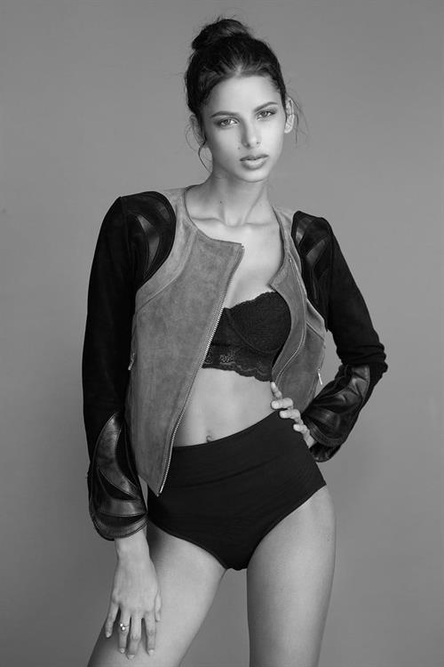 Bruna Lirio in lingerie