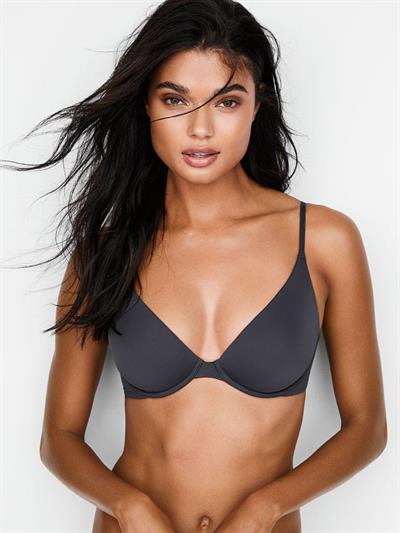 Daniela Braga in lingerie