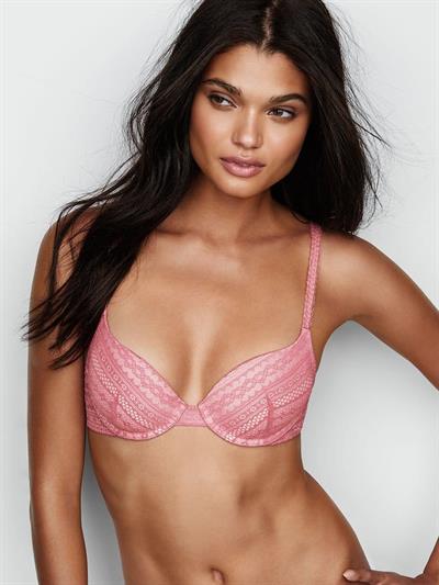 Daniela Braga in lingerie