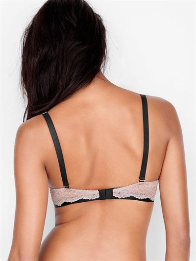 Daniela Braga in lingerie