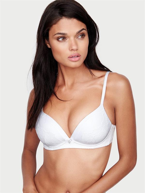 Daniela Braga in lingerie