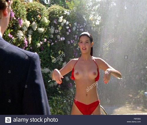 Hd nude phoebe cates Nudity in