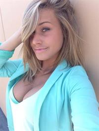 Kennedy Leigh taking a selfie