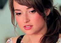 Milana Vayntrub