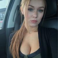 Leanna Decker taking a selfie