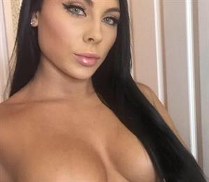 Gianna Nicole taking a selfie
