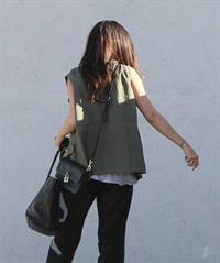 Selena Gomez - Hits the studio in black sweatpants in Los Angeles (11.05.2013) 