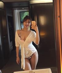 ohttomom taking a selfie