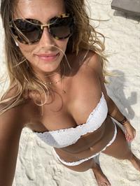 Camille Cerf in a bikini taking a selfie
