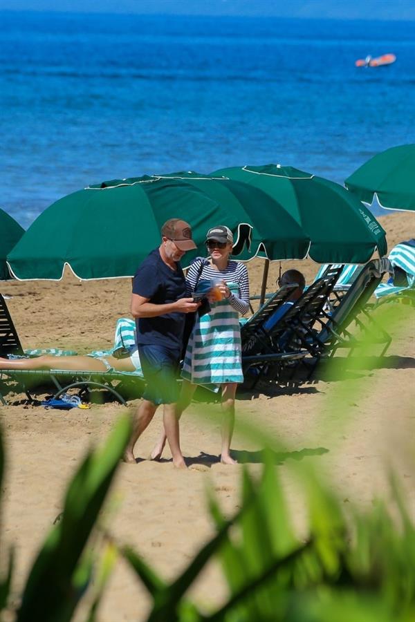 Anna Faris on the beach in Hawaii on 11/24/2018