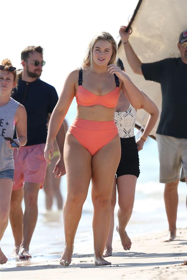 Iskra Lawrence in a swimsuit on Miami beach doing a photoshoot for Aerie on 11/26/2018