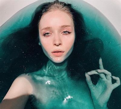 Alberta Berlin taking a selfie