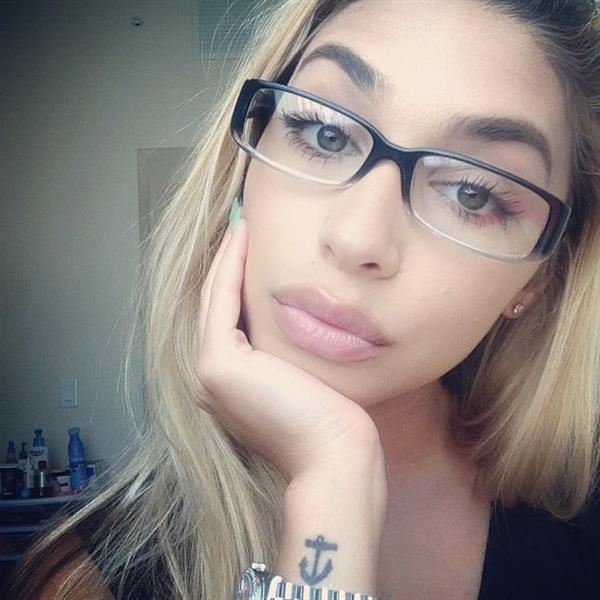 Chantel Jeffries taking a selfie