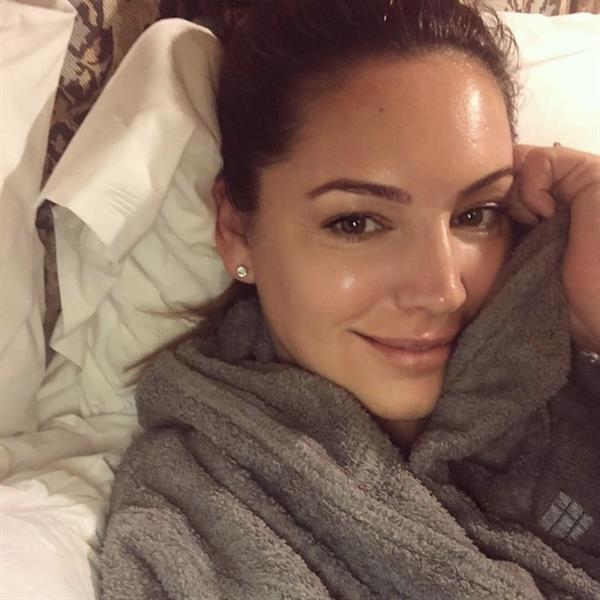 Kelly Brook taking a selfie