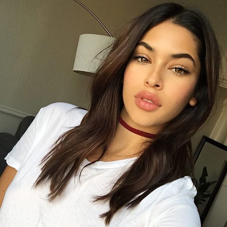 Juliana Herz tirando uma selfie