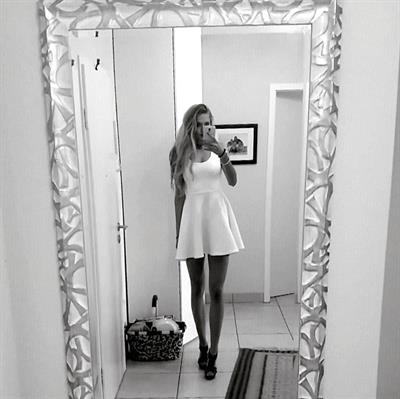 Alica Schmidt taking a selfie