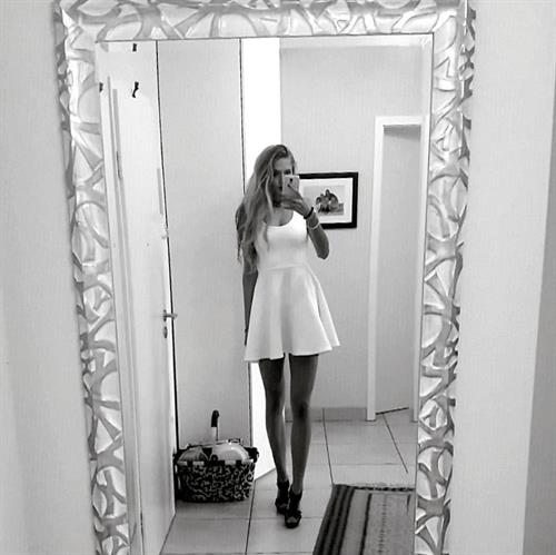 Alica Schmidt taking a selfie