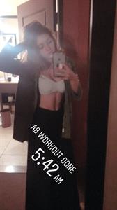 Willow Shields taking a selfie